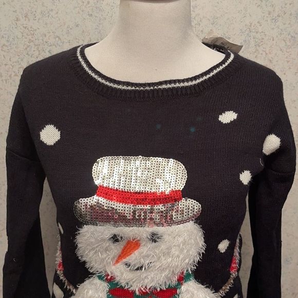 NEW HOLIDAY CLASSIC SWEATER - Picture 4 of 7